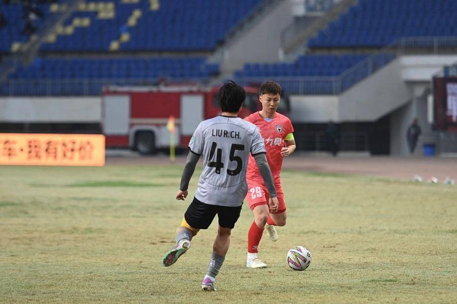 中国队在洲际足球比赛中勇夺头筹