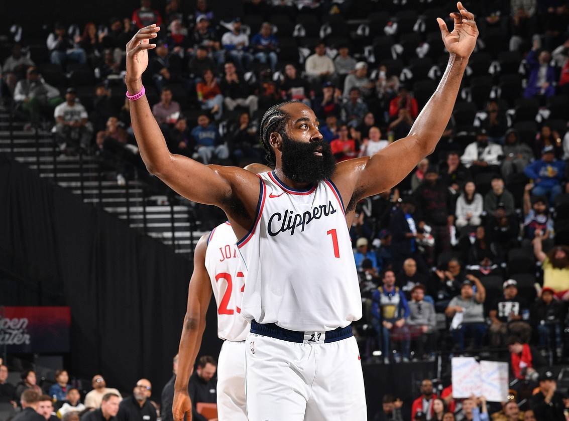 外籍篮球运动员在全球赛事中大显身手