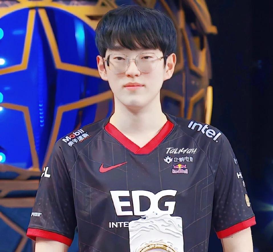  Scout在西班牙队比赛中惊险取胜，回归赛场引发热议！